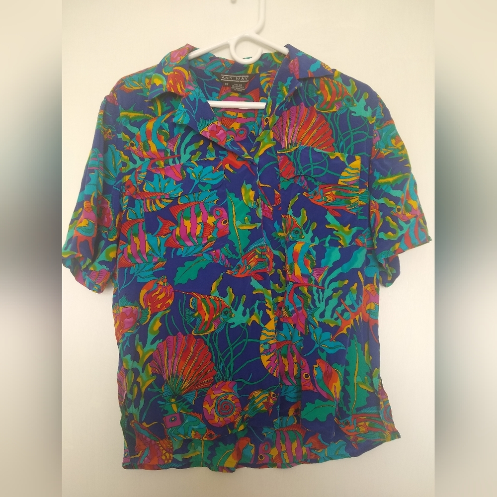 Tropical fish 100% short sleeve button up Ann May XS 100% Silk